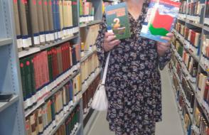 В библиотеке университета книги по белорусскому языку